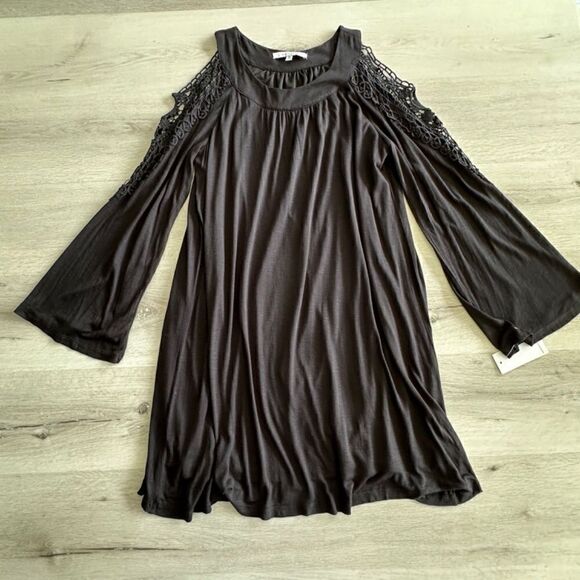 Fever Crocheted Cold Shoulder Bat Sleeve Midi Dress Black M NWT - Picture 3 of 8